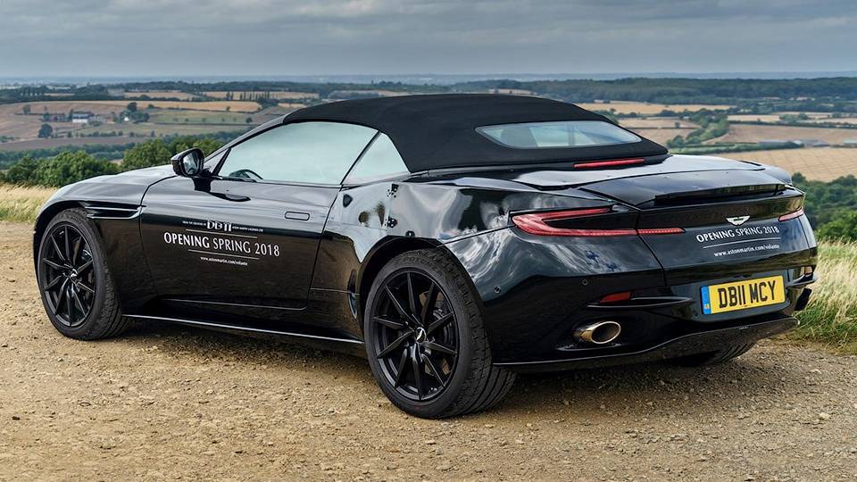 Інтернетом пролетіли перші знімки Aston Martin DB11 з м'яким верхом