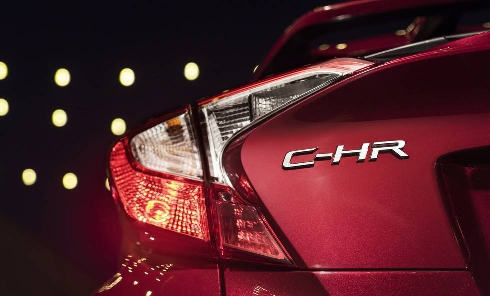 Toyota привезе в США новенький паркетник