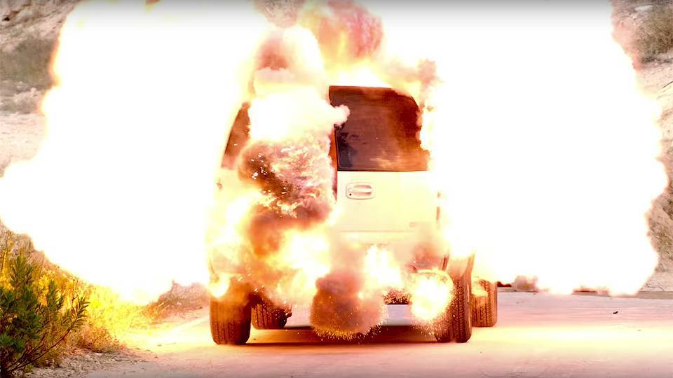 27 машин стали жертвами нового шоу Джеремі Кларксона