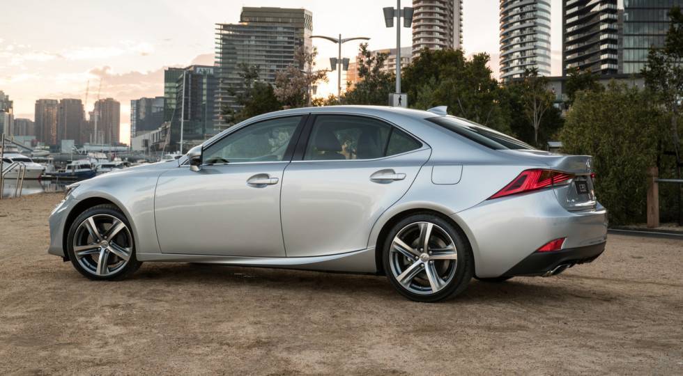 Фейсліфтинговий седан Lexus IS з'явився на прилавках Австралії