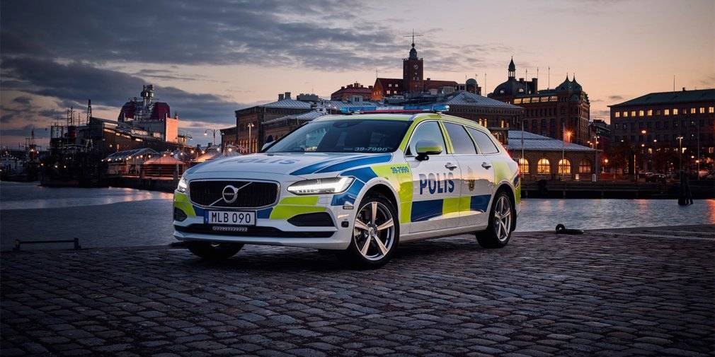 З універсала Volvo V90 зробили поліцейську машину