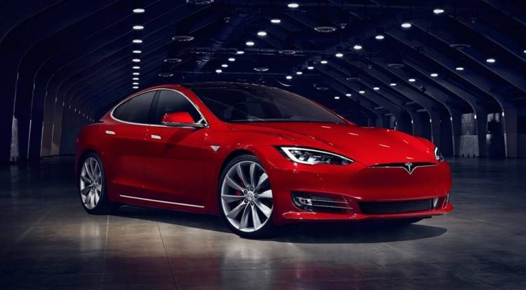 Співробітник Apple буде працювати над програмним забезпеченням автопілота Tesla