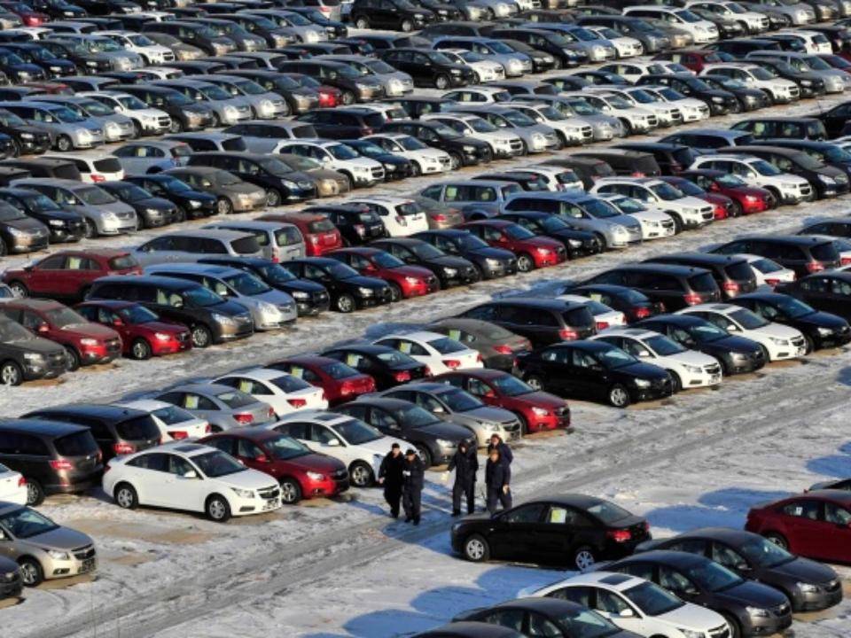 Українцями масово купують б/у автомобілі