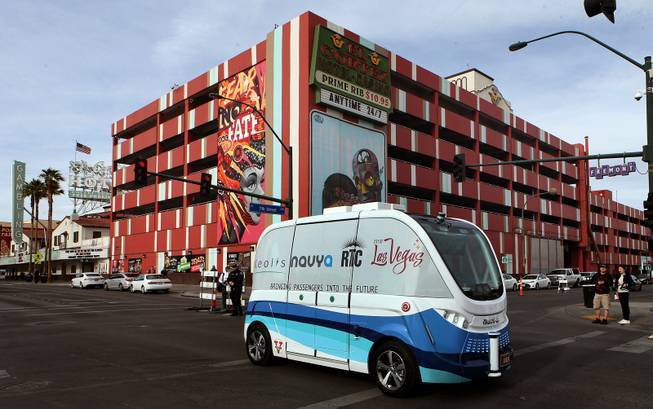 Лас-Вегас запустив на дороги масового користування автономний автобус