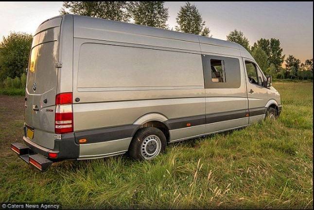 З Mercedes Sprinter майстер зробив «дім мрії»