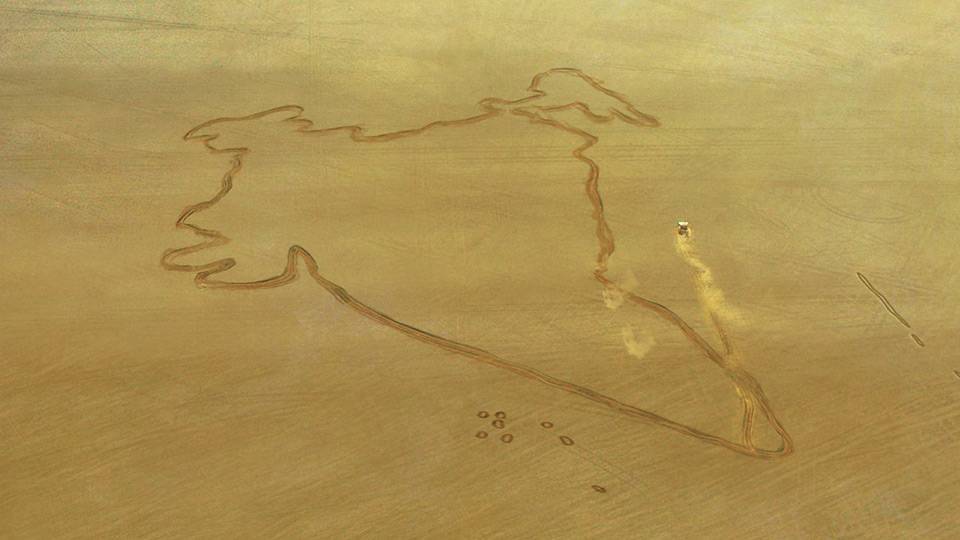 На відео показали, як Nissan GT-R вміє малювати