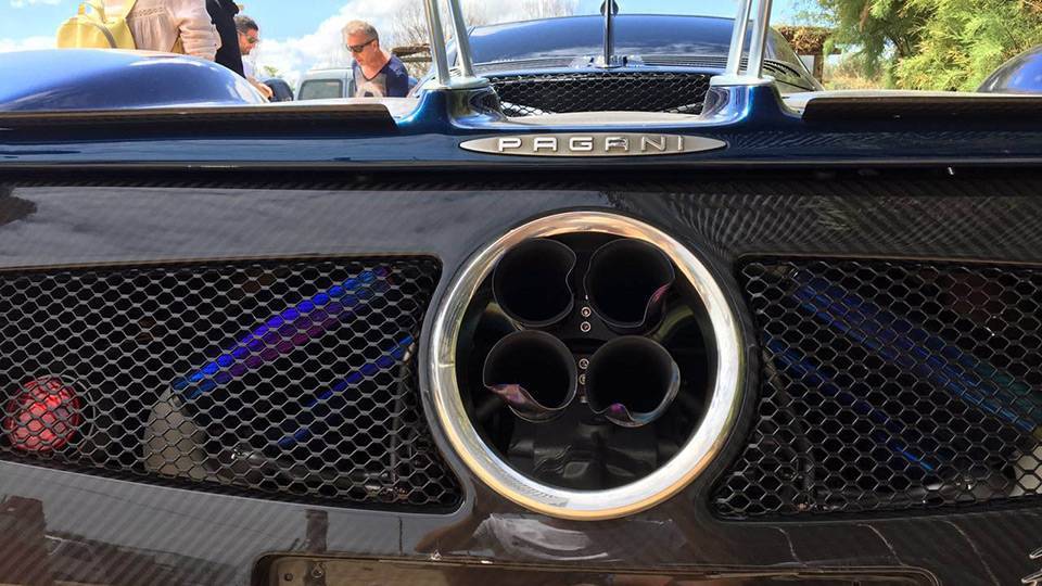 Неудачна спроба відеозйомки: уругваєць і суперкар Pagani