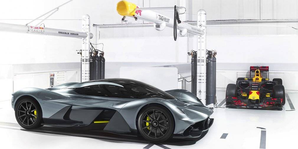 Озвучена прем'єрна дата гіпермобіля Aston Martin AM-RB 001