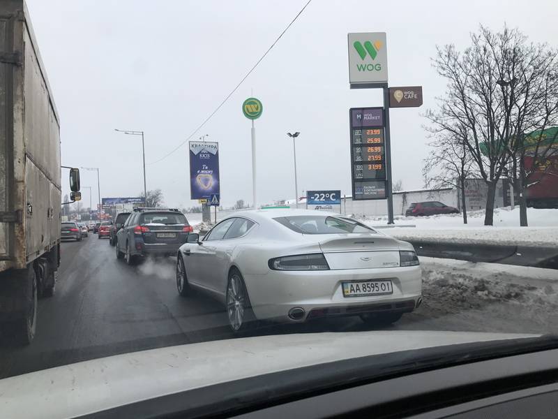 На території України був помічений дуже рідкісний Aston Martin ціною в $250 000