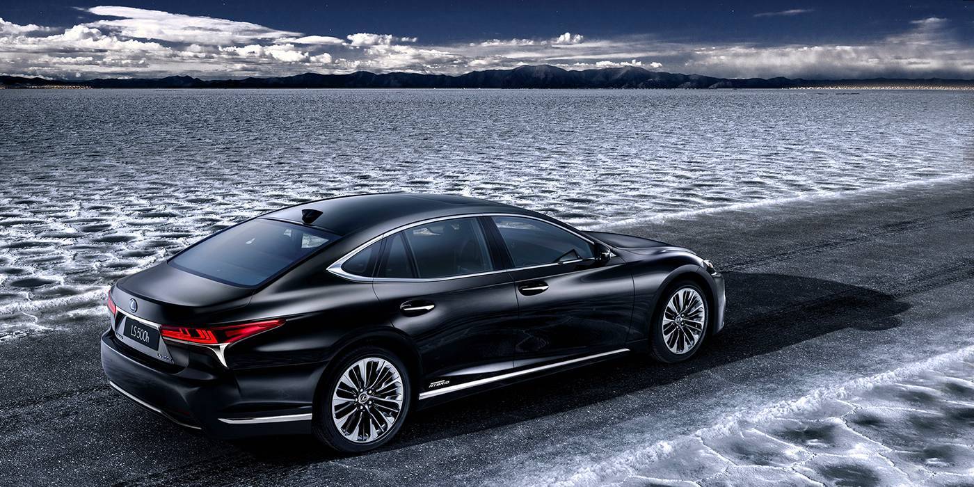 Гібридний Lexus LS розсекречено технічно раніше часу