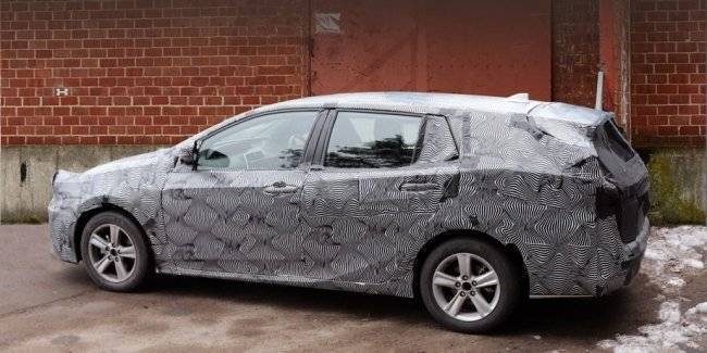 В Toyota Avensis з'явиться бензиновий турбодвигун