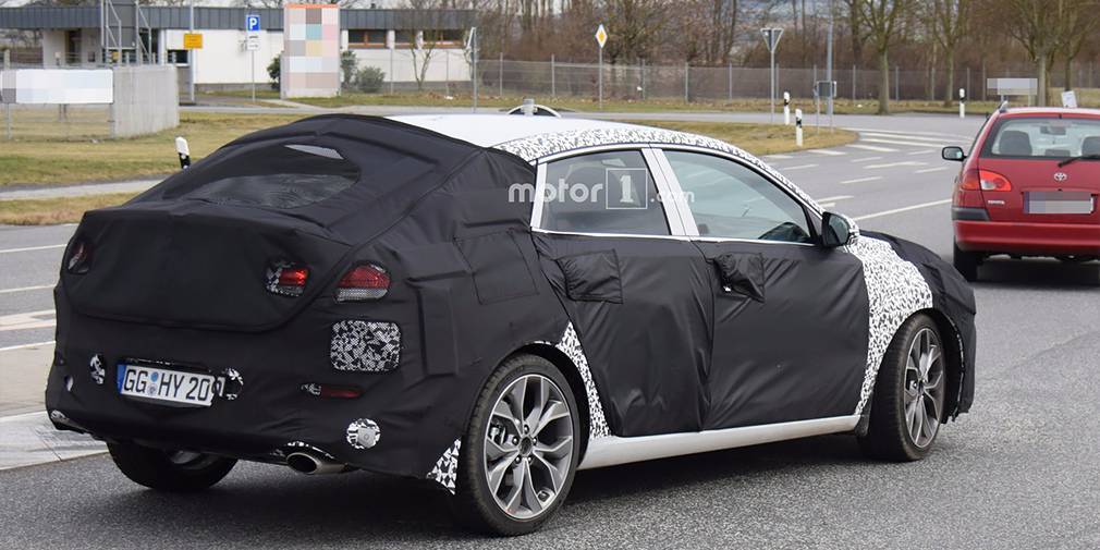Фастбек Hyundai i30 знову помічений на тестах