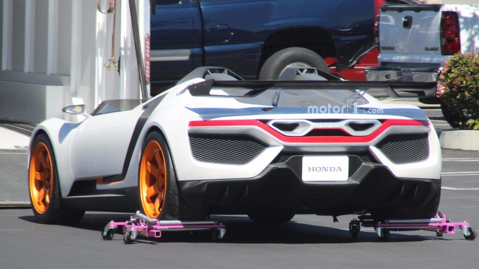 В Мережу потрапили фото загадкового автомобіля Honda в кузові родстер