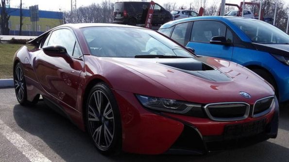 Ексклюзивний гібридний болід BMW «піймали» в Україні