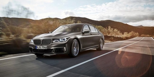 Седани BMW M760Li відправляються на ремонт через можливі аварії