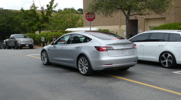 Tesla вивела на тести свій найбюджетніший електромобіль