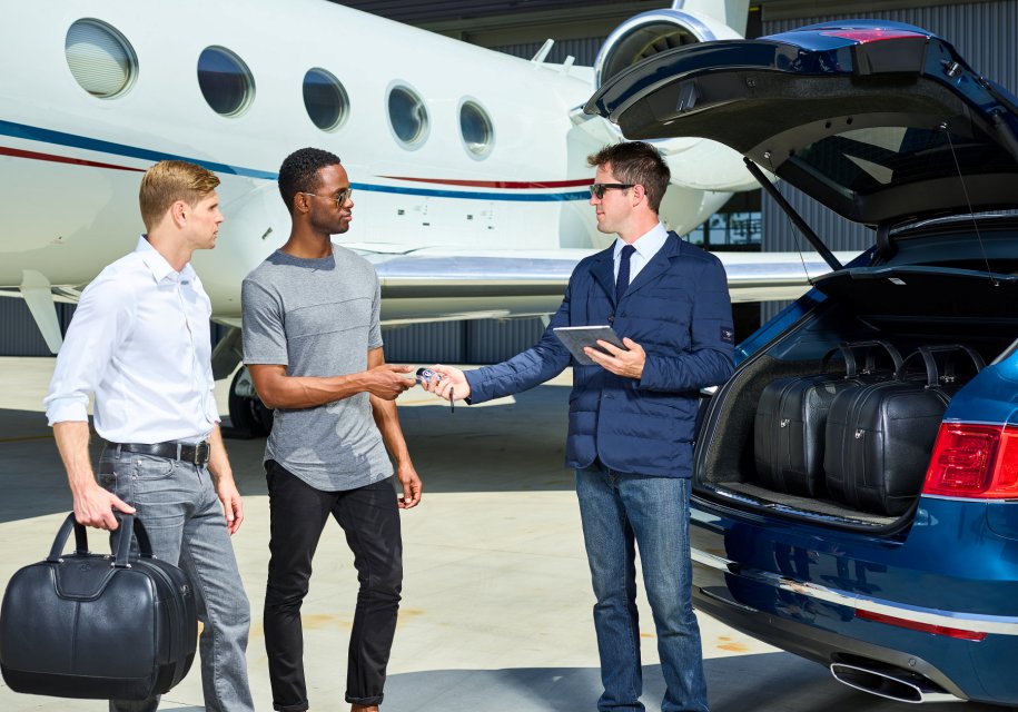 Клієнти Bentley отримуватимуть автомобілі компанії навіть у відпустці