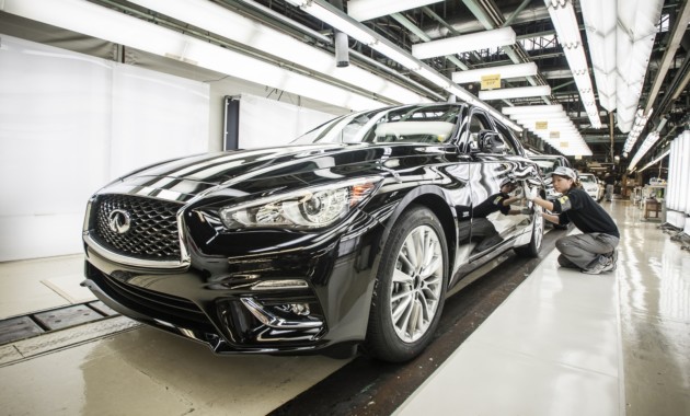 Розпочалося автопромисловість рестайлінгового 4-дверного Infiniti Q50
