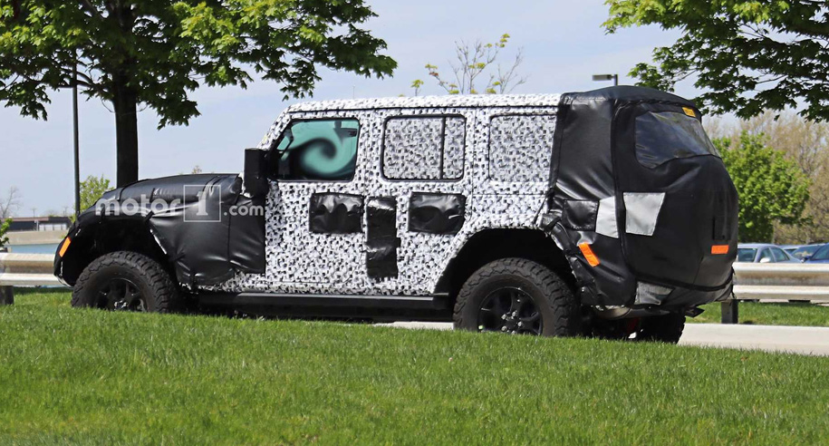 Jeep Wrangler обзаведеться новими двигунами та електронним дахом