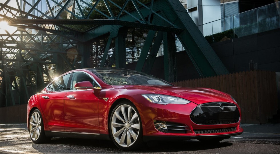 Tesla не буде виробляти задньопривідні Model S