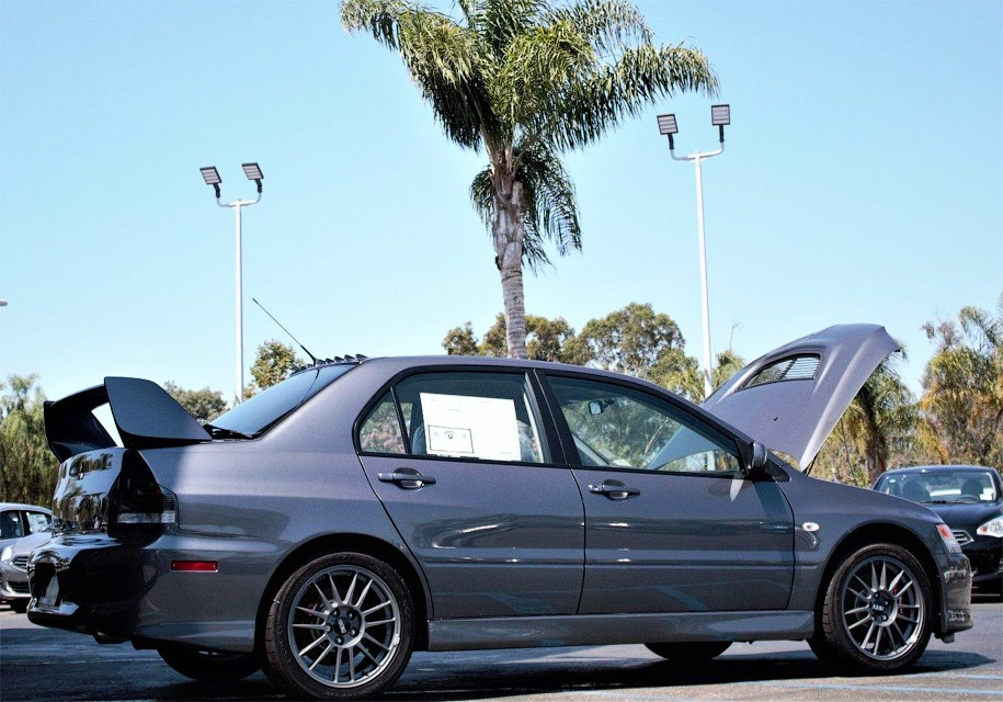 Ніколи не використаний на дорозі Mitsubishi Lancer Evolution IX продали за $138 000