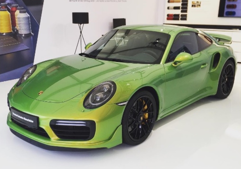Porsche 911 Turbo S оцінили майже в $100 тисяч