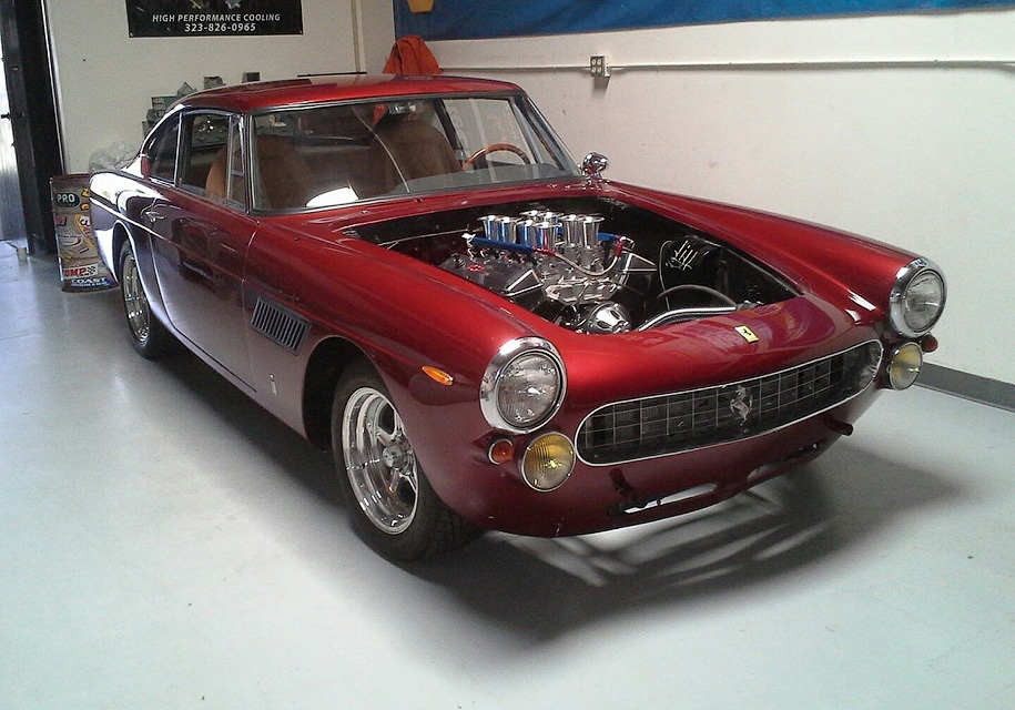 Класика коштує грошей: спорткар Ferrari оцінений у $120 000