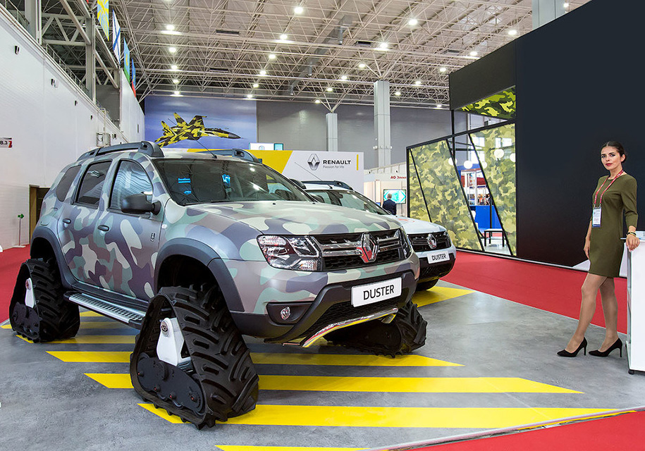 Renault Duster обзавівся броньованою версією з гусеницями замість коліс