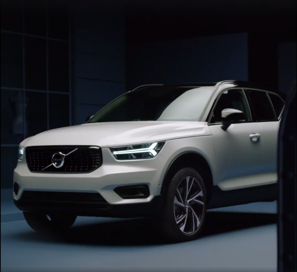 Volvo XC40 повністю розсекречений