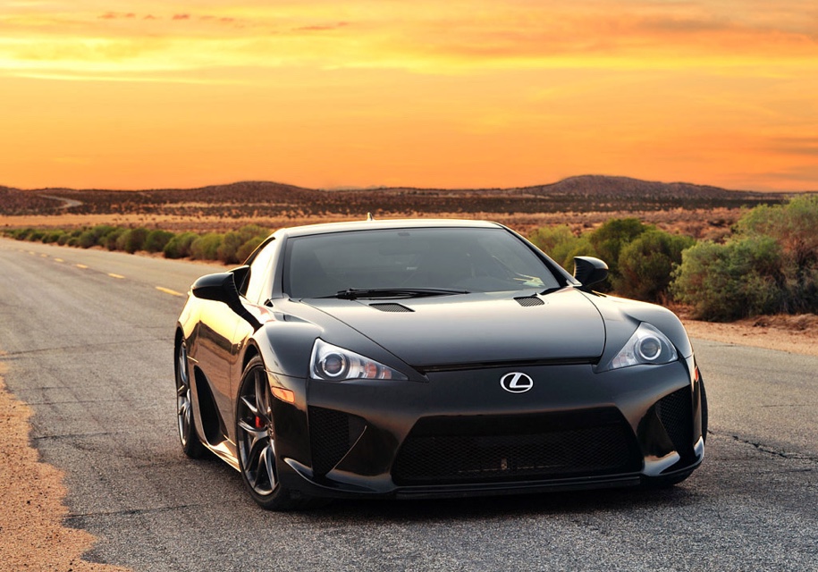 Lexus LFA з 573-кілометровим пробігом продають за $439 900