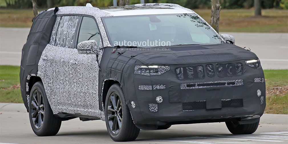 Товарний 3-рядний позашляховик Jeep потрапив до об'єктивів папараці на тестах