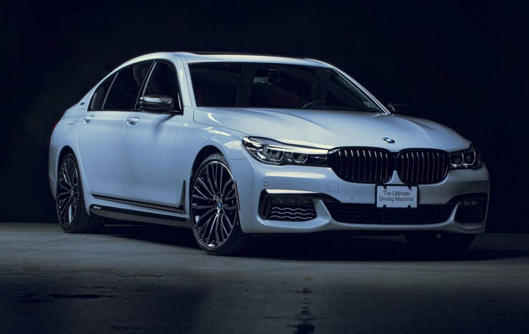 Високотехнологічному BMW 740e надали ще більше спортивності