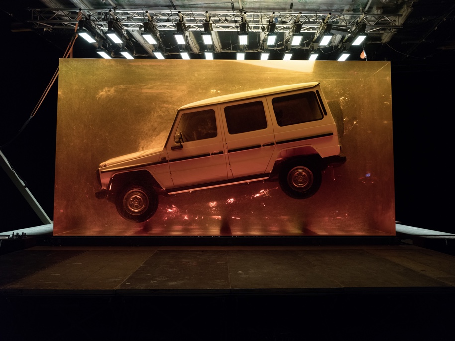 Mercedes-Benz G-Class 1979 року залили смолою