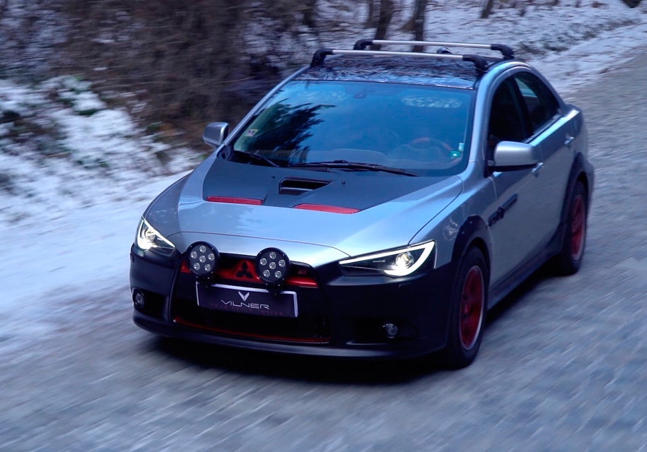 Незвичайний Mitsubishi Lancer в образі японських самураїв