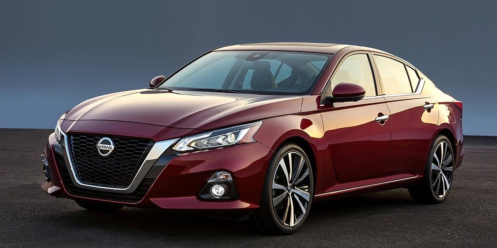 Nissan презентувала седан з напівавтономною системою