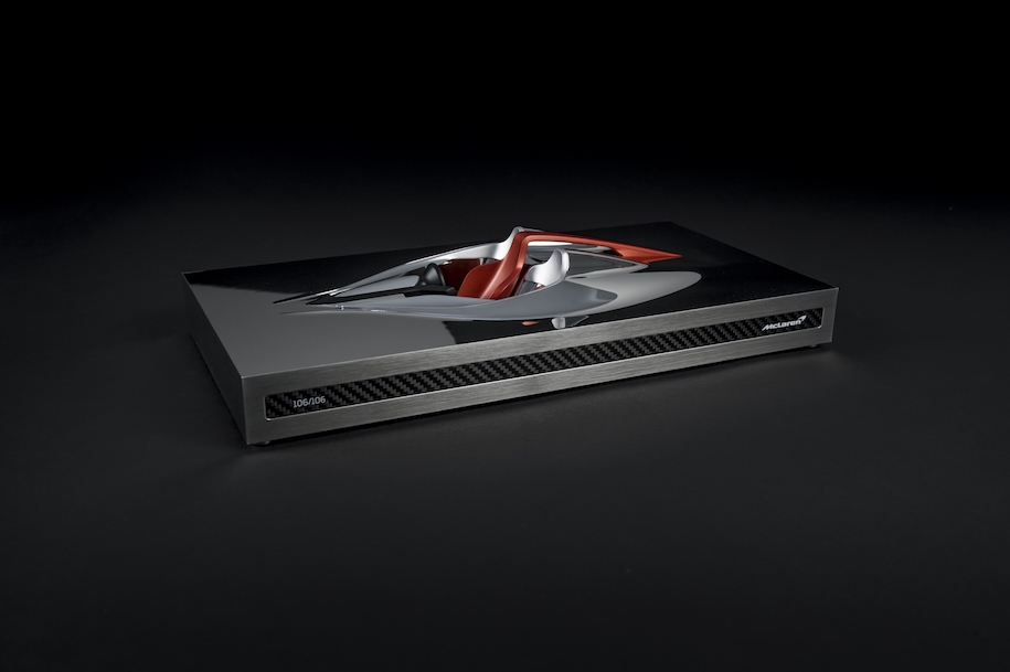 Кожному покупцеві 3-місного гіперкара McLaren подарують ексклюзивну статуетку