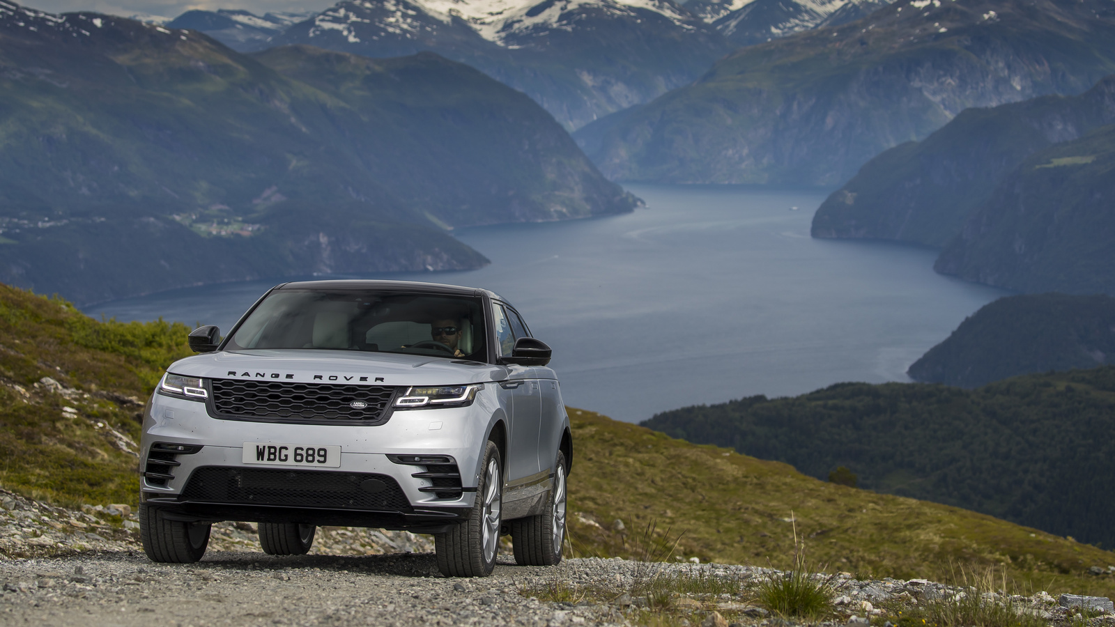 Land Rover Velar отримав легкі оновлення