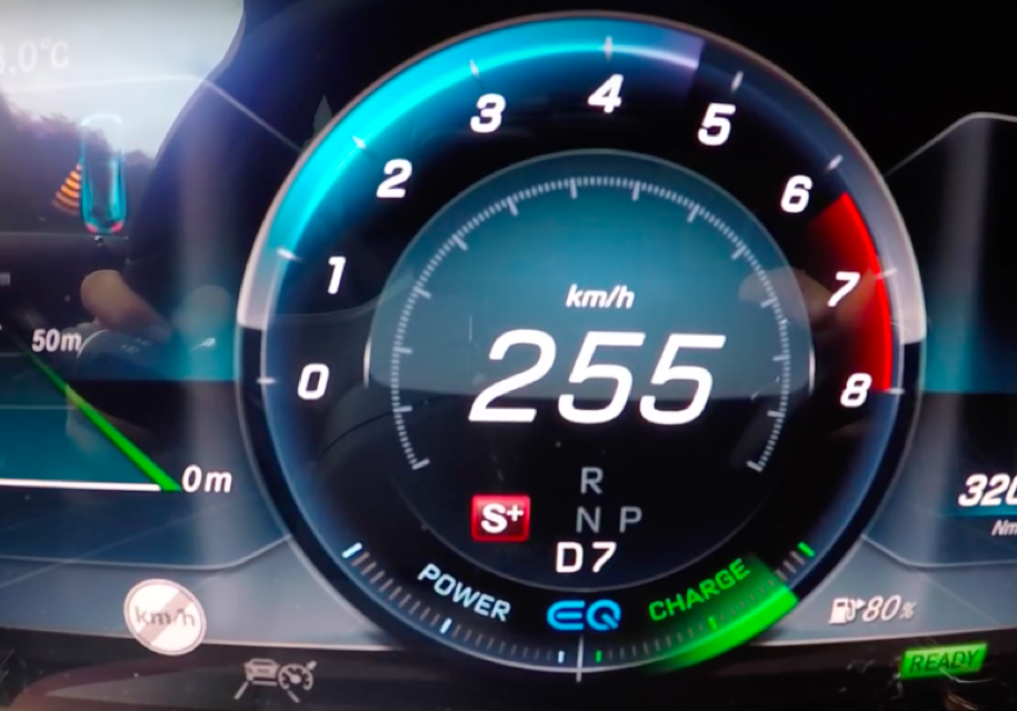 Як Mercedes-Benz CLS 450 зміг розігнатися до 256 км/год (ВІДЕО)