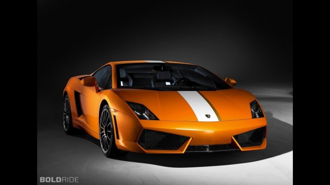 70 Lamborghini приїхало на ювілей Валентино Бальбоні