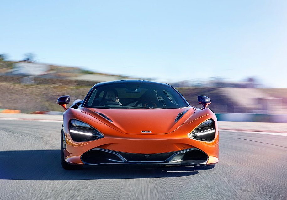 На відео показали прискорення McLaren 720S до 300 км/год