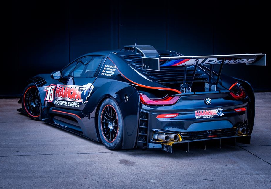 BMW i8 з гоночним агрегатом V8: подивіться, як вона їздить (ВІДЕО)