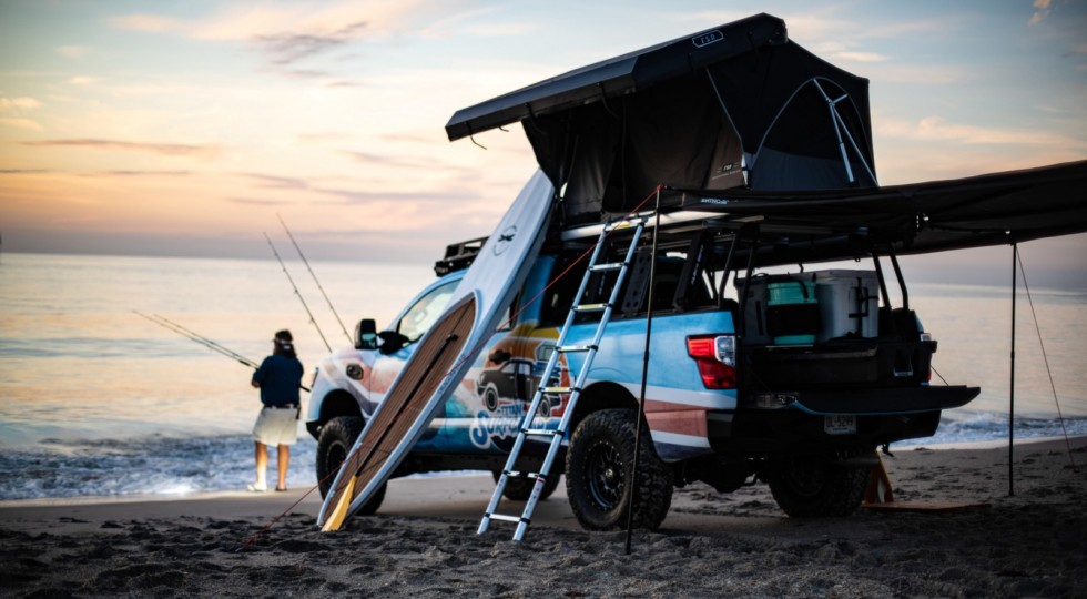 Пікап Nissan Titan перетворився на мініатюрний пляжний дім