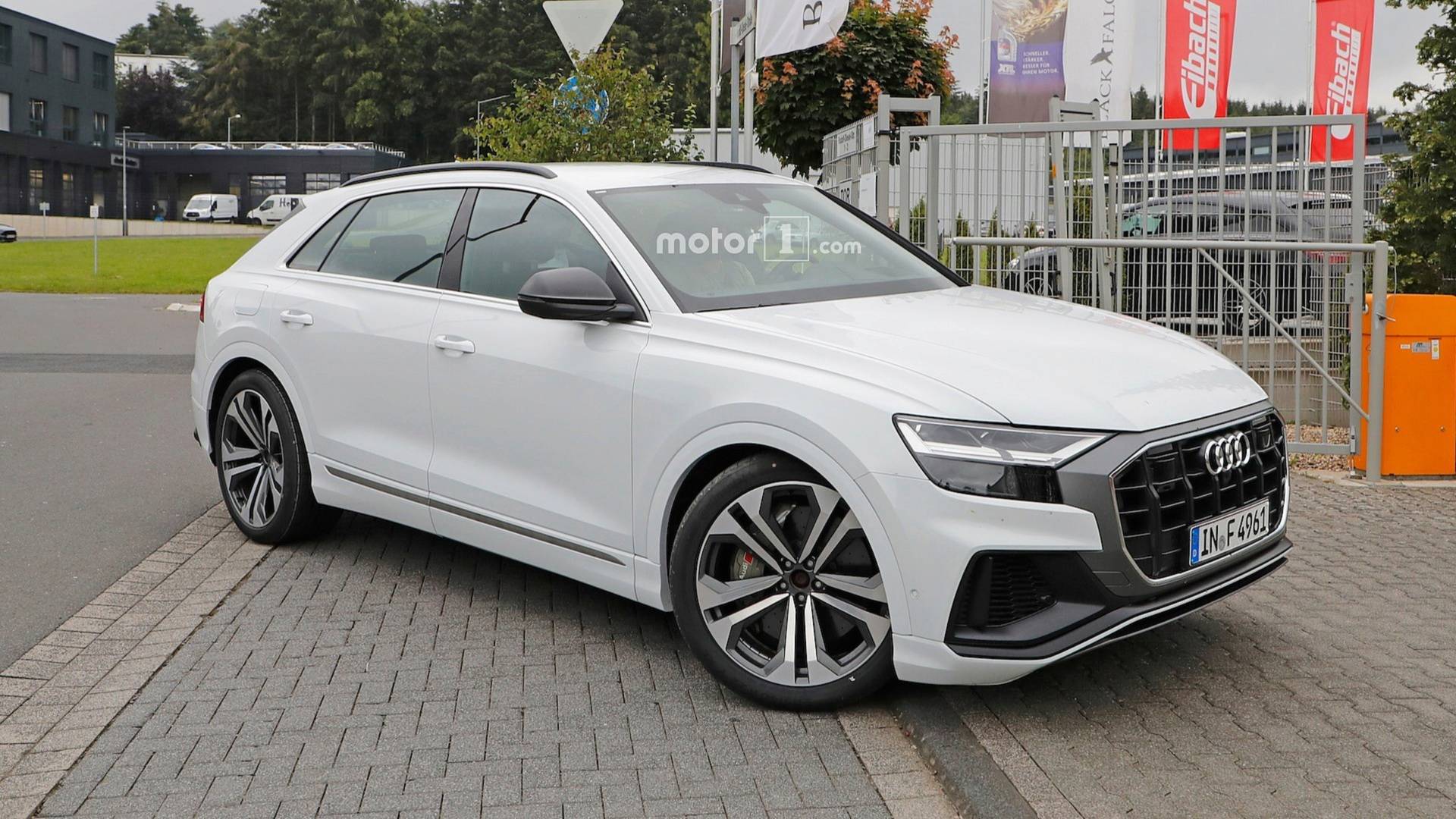 Геть камуфляж: Audi SQ8 спіймали поблизу Нюрбургринга