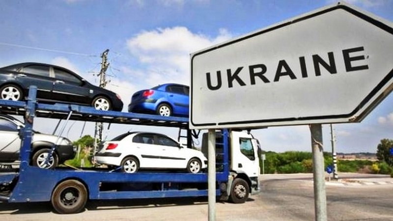 З яких країн українці отримують найбільше автомобілів?