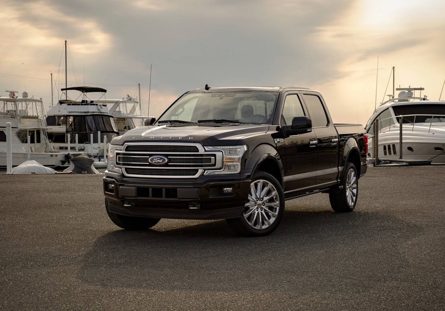Найбільш розкішний пікап «Форд» обзавівся крутим мотором