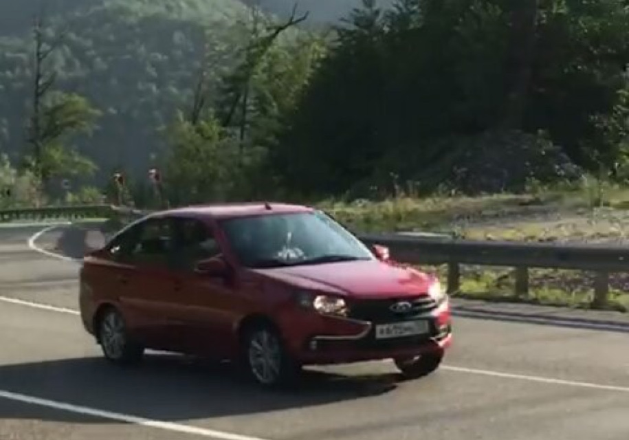 Зовнішній вигляд новенького ліфтбека Lada Granta повністю розкрито